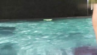 泳池群P派对一起欢乐做爱哦